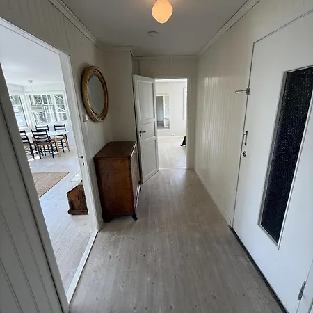 Newly Renovated In Center Apartment *
